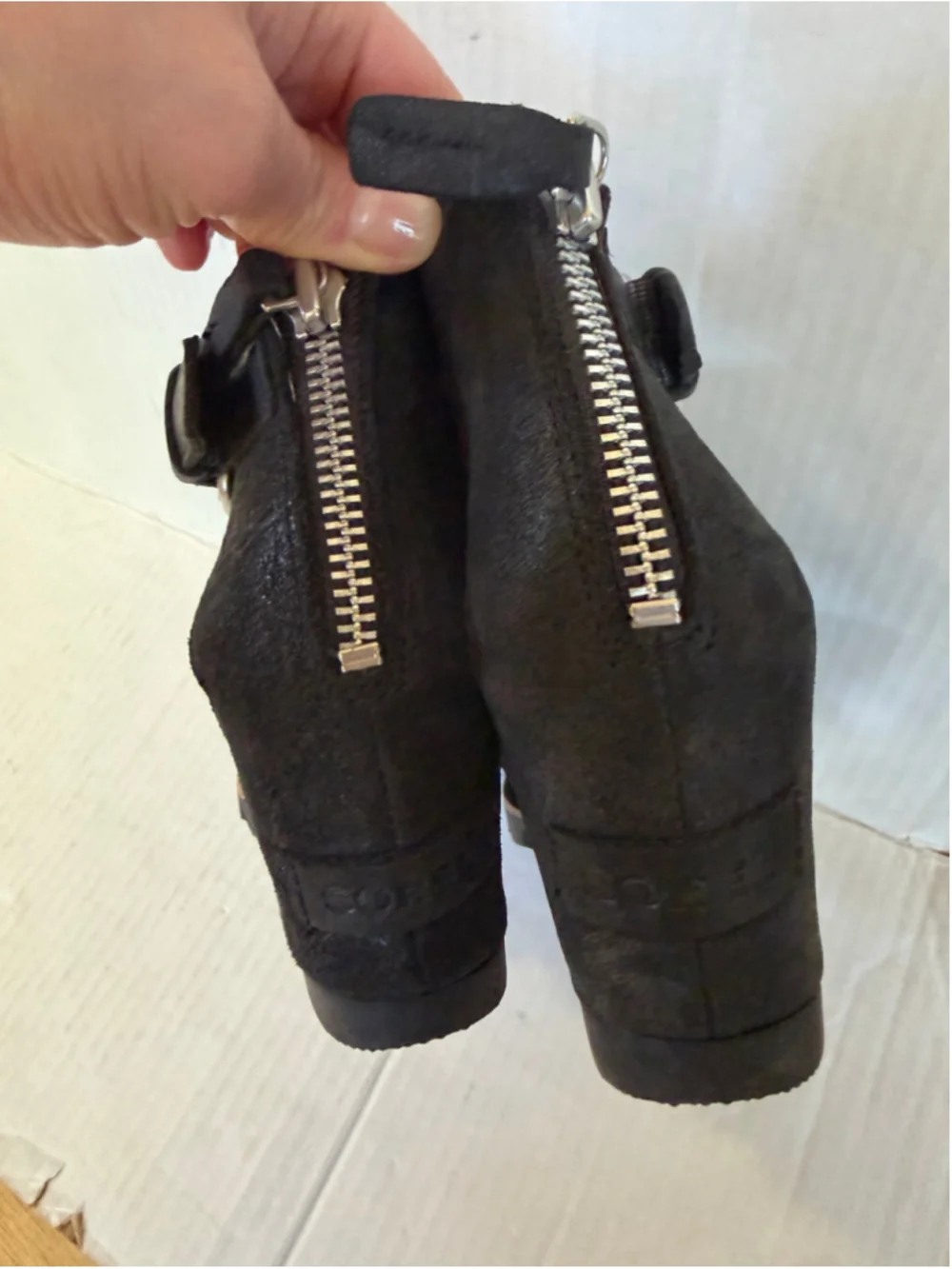 Sorel Joanie II Black Leather Ankle Strap Wedge Sandals Women’s Size 7